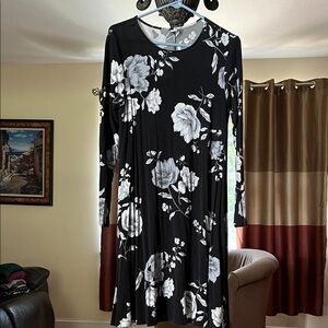Old Navy Black and White Floral Long Sleeve Dress